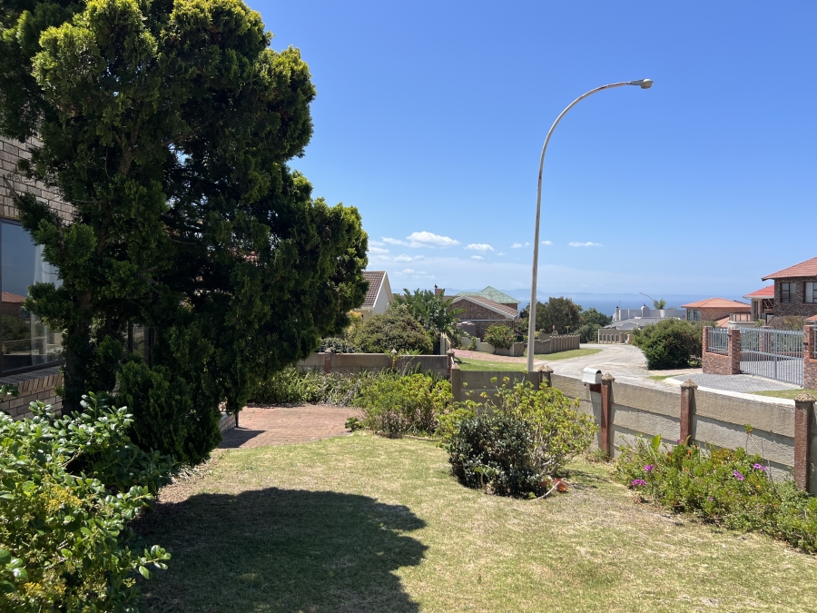4 Bedroom Property for Sale in Wavecrest Eastern Cape